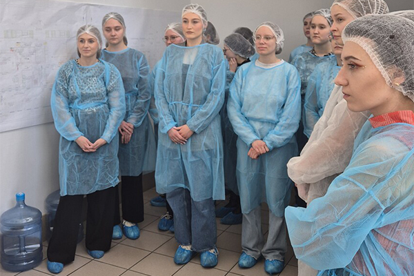 Zwiedzanie fabryki kosmetyków Elfa1a